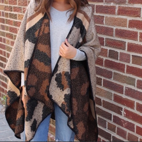 🎉HP! 🎉 leopard print • OS • poncho/cape/wrap - Picture 2 of 4